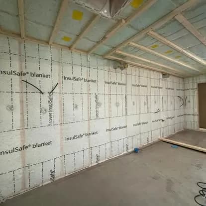 Ferdig isolert yttervegg med plugget hull